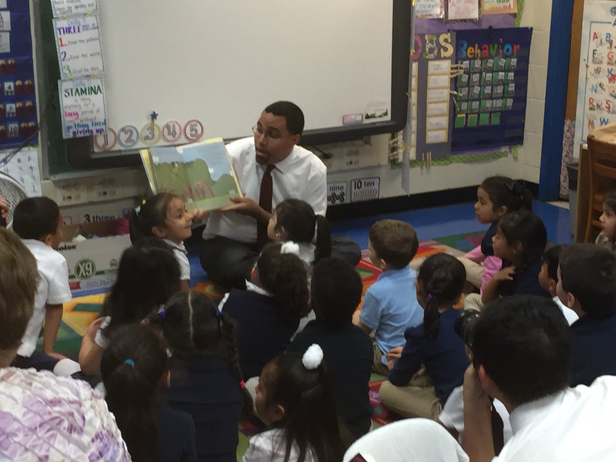 BaltCitySchools's tweet photo. John Ruhrah E/M School students LOVED story time with a very special guest today! @JohnKingatED https://t.co/thlXdJDOIL