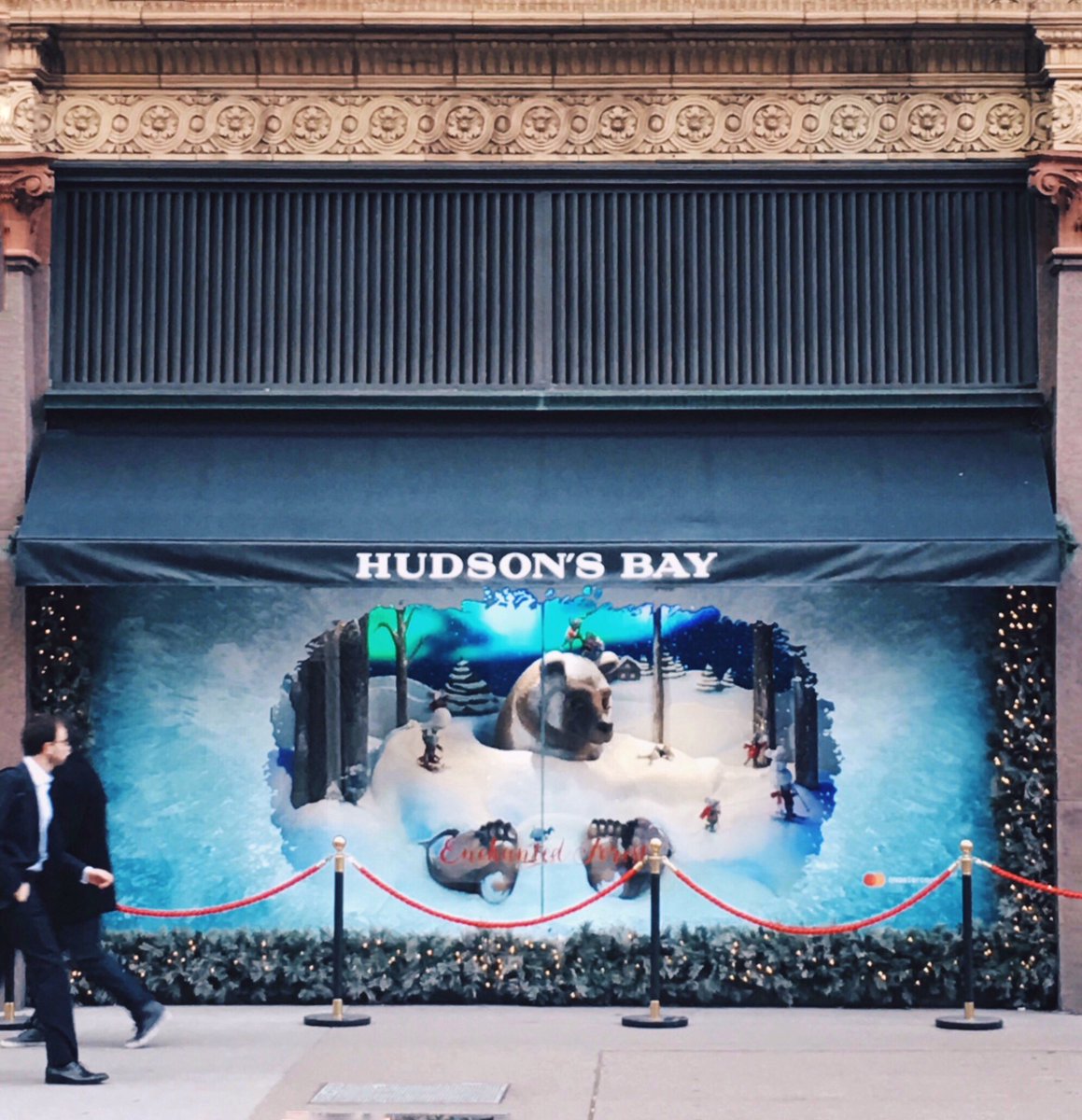 debmccain's tweet photo. Hello, @hudsonsbay. #HolidayWindows #HudsonsBay #Toronto #crewDMC https://t.co/wCmV6uGr18