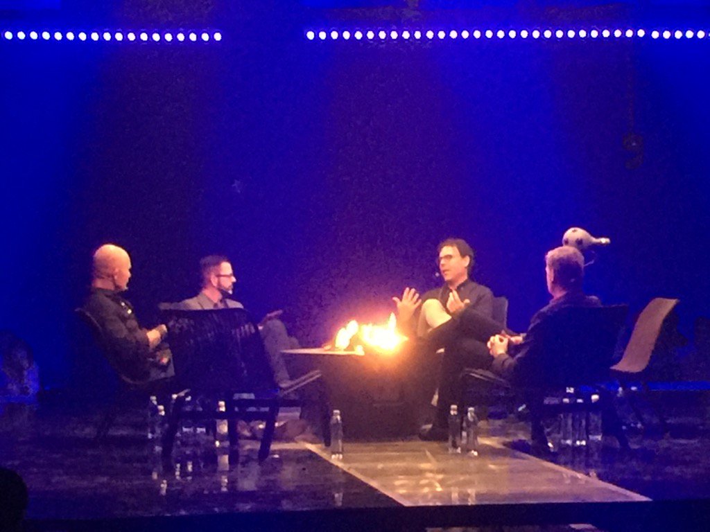 JariMieskonen's tweet photo. Nice discussion around the fireplace at SLUSH https://t.co/JN0G3CEZKF