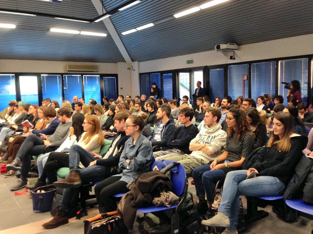 uniiulm's tweet photo. Ora in Aula Seminari 1^ workshop #IULM sui mestieri della #Comunicazione. Si parla della trasformazione delle agenzie. #webagency #Marketing https://t.co/GkXAYnbN6q