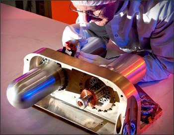 USGSLandsat's tweet photo. #Landsat9 is a rebuild of #Landsat8.  But Thermal Infrared Sensor 2 (#TIRS2) will contain some additional redundancy. #L9GSRR https://t.co/kTh339mFyN