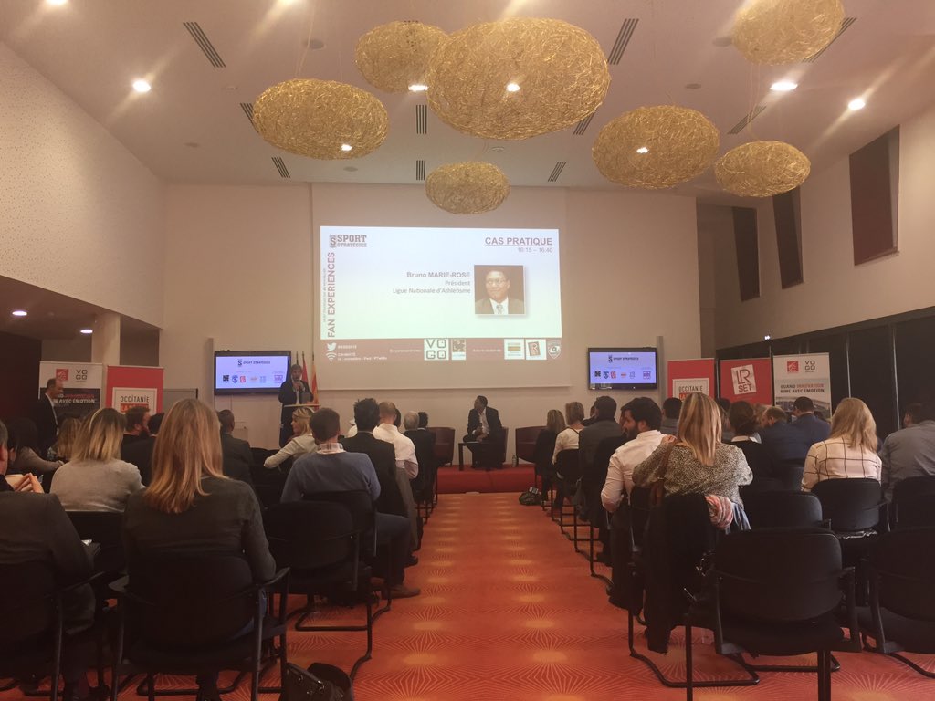 VOGO_Group's tweet photo. B. Marie Rose président de la #LNA: VOGO SPORT, une application utile et attractive pour l'athlétisme.#SSD2016  #OptimiserEmotion #Spectacle https://t.co/7KLcjh9z1a