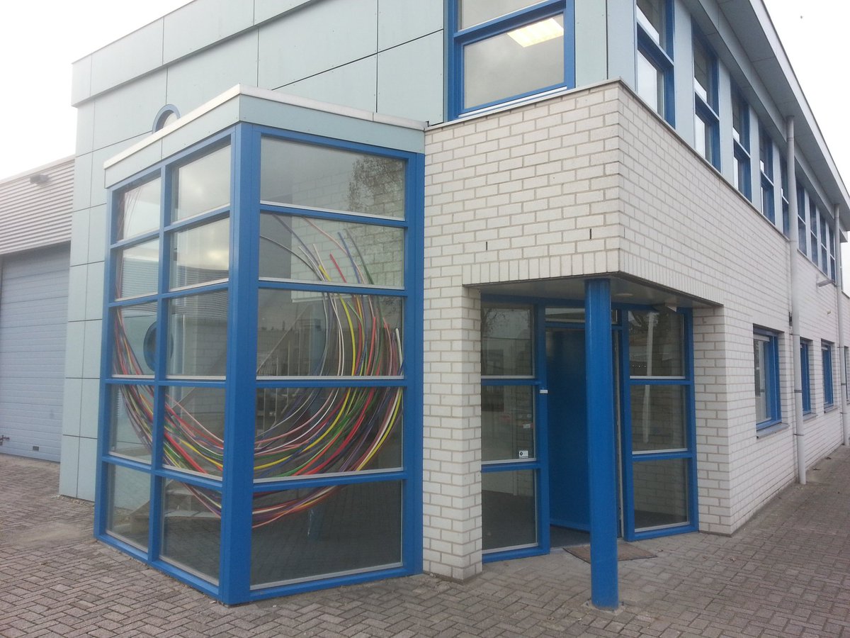 FreekArgowil's tweet photo. Pui naast deur verbouwde #kantoor in #Argowil #clubkleur :-) https://t.co/9PvTi2pX3s
