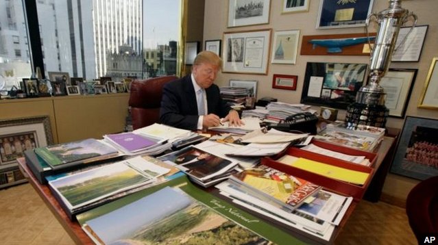 Blimey - looks what’s on Donald Trump’s wall and more to the point, on his desk!! Is he in Larry’s office??!!
bbc.co.uk/news/world-us-…
