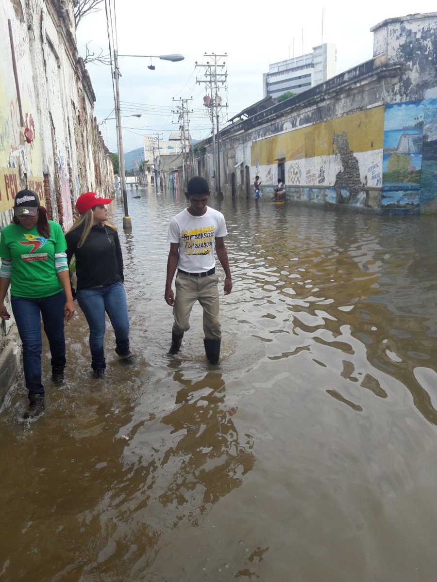 SienteLosHechos's tweet photo. @VicePatrulleras desplegadas atendiendo afectaciones por #Lluvia en sectores de #PuertoCabello #SomosChavezYFidel https://t.co/FSvDq3pCVS