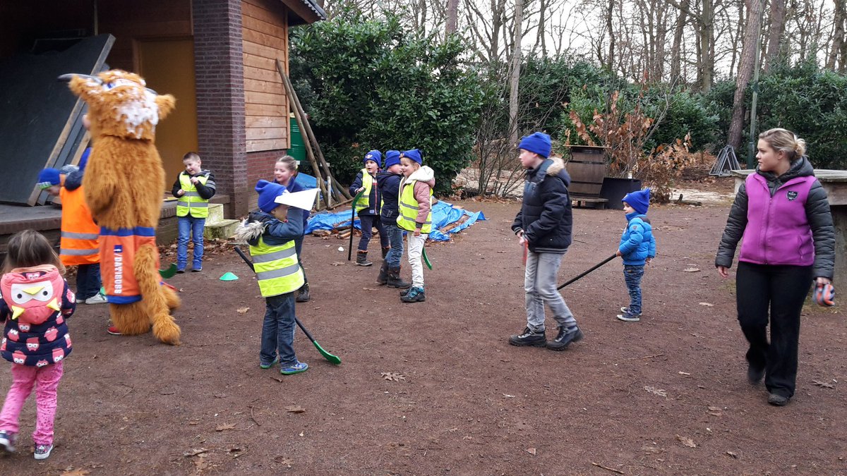 Een heuse sneeuwstorm in het bos tijdens de opening van de Osje winter route! En hockeyen dat Osje kan!!! <a href="/DatisOss/">Dat is Oss</a> <a href="/SEC_Oss/">SEC</a>