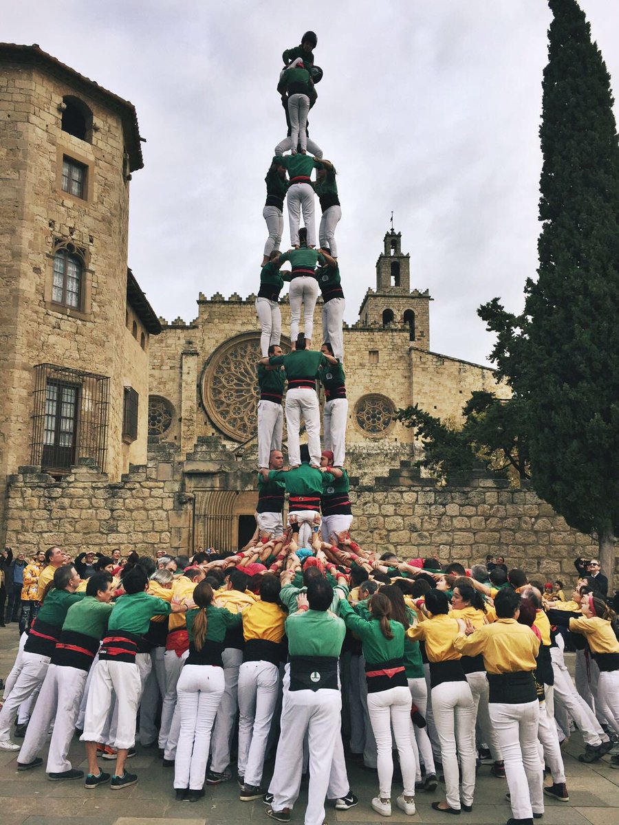 NuvolaPodcast's tweet photo. Núvola torna amb un programa dedicat a la cultura popular. Aquest es el nostre petit homenatge al món casteller: https://t.co/kwwallfZ24 https://t.co/wrNG46eCPu