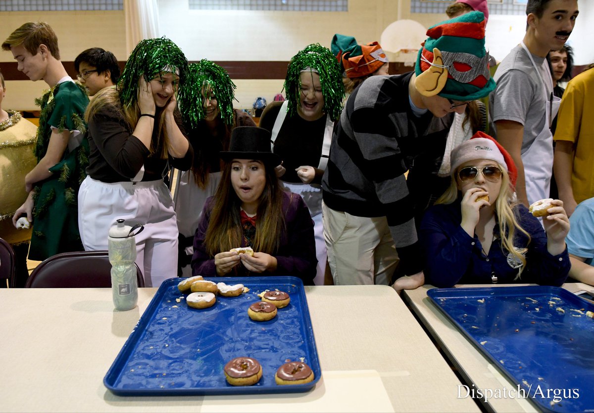 MizenerTodd's tweet photo. SLIDESHOW: Moline H.S. kicked off #sharejoys fundraiser with annual doughnut eating contest https://t.co/g1hGumWL5m https://t.co/j4V5ZgF7Mp