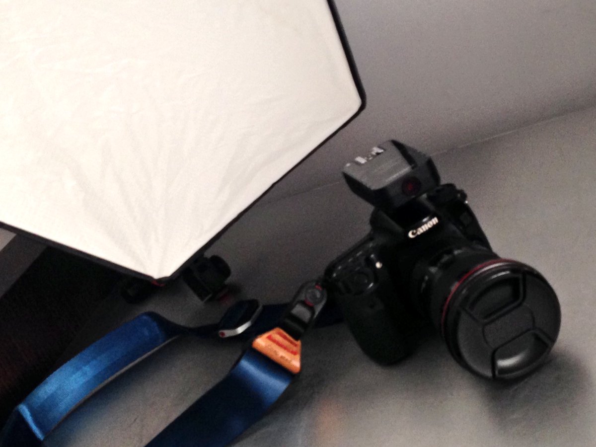 Hoy algo diferente #Book #SesiónDeFotos 📸 con <a href="/DiegoPataliebre/">Diego Diaz Ortega</a> preparando una cosa muy chula....<a href="/PimPamPhoto/">PimPamPhoto</a>