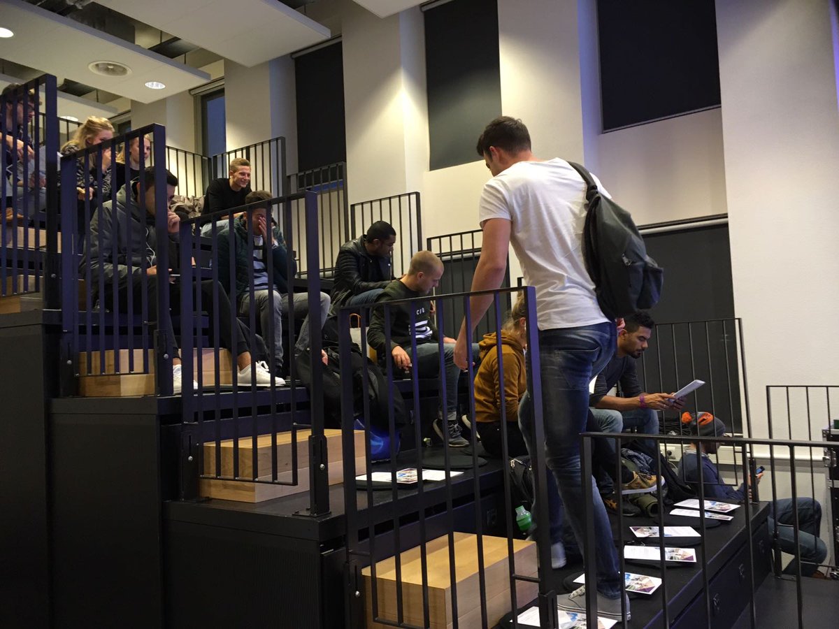 floorHvA's tweet photo. We zijn begonnen! FabCity... en nu verder tot 18.30 uur vanmiddag in het Kohnstammhuis. Schuif ook aan! #hva #liveatthehva #creatingtomorrow https://t.co/8HJ3J0okyx