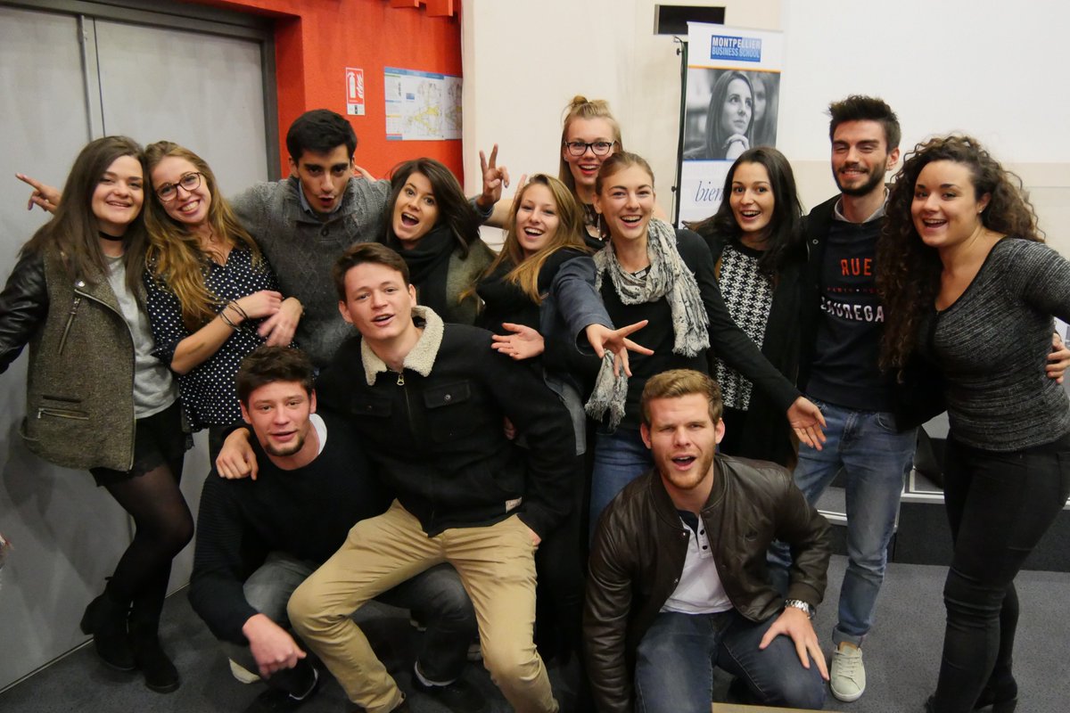 MBS_edu's tweet photo. #InternationalDay Merci aux membres de l'asso #WorldCo pour leur aide précieuse durant cette journée "tour du monde" ! 🌍 https://t.co/vfcshLPWAh