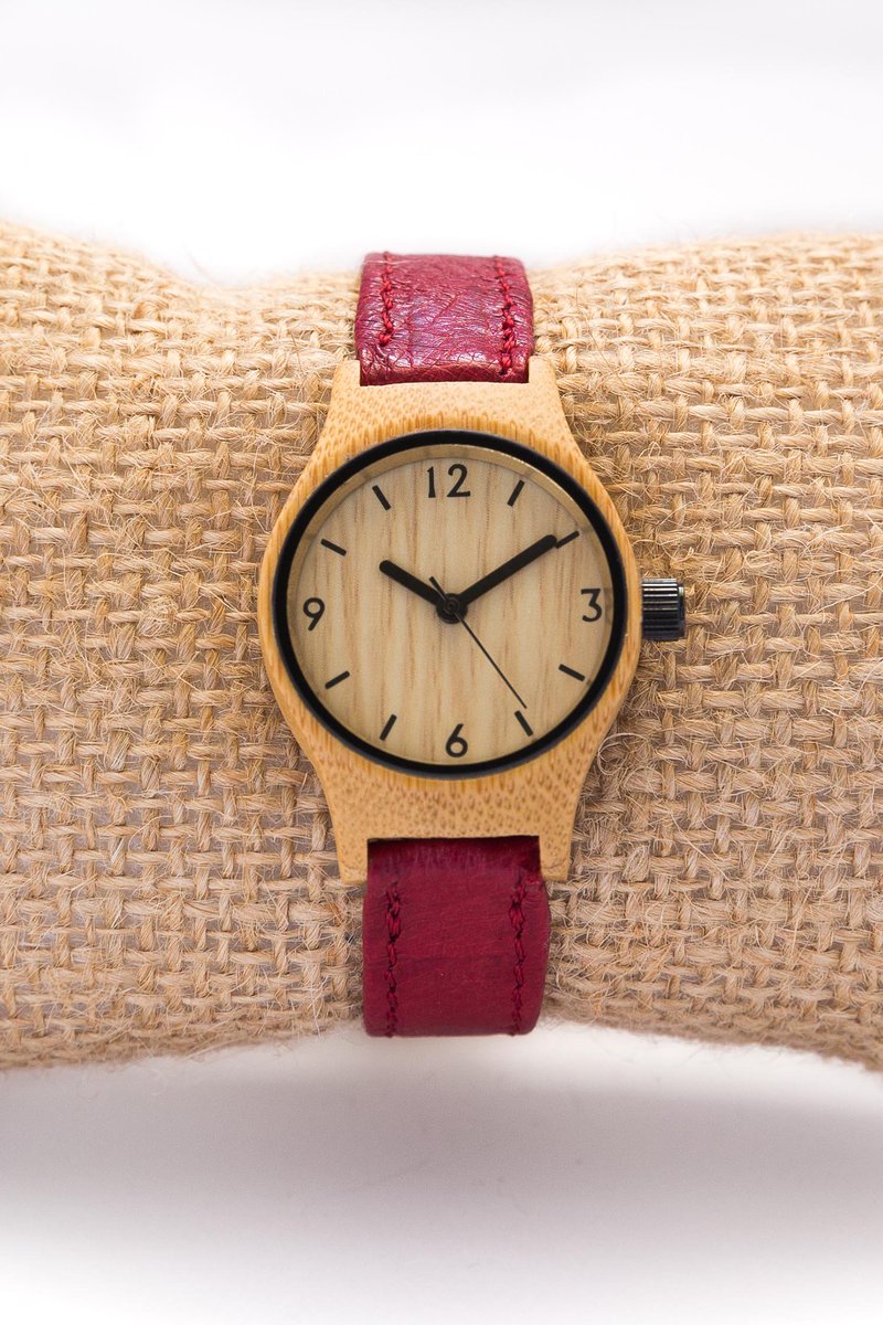 BambooRevSa's tweet photo. Have you seen our exciting new red strap has launched from our LIMITED EDITION petite collection? Shop now before you are too late! #ootd https://t.co/k0FojFHiLs