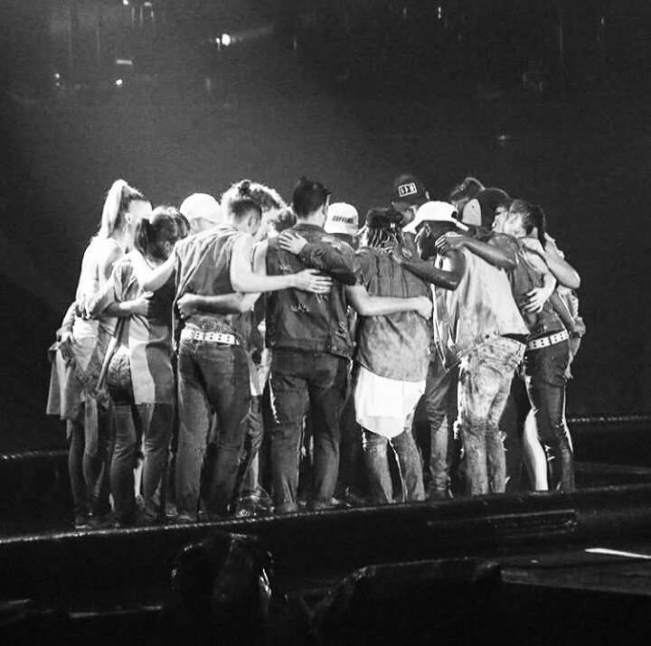 lucic323's tweet photo. This is it.Thank you #BieberCrew for doing a European leg memorable. You guys are awesome. See ya in 2017π https://t.co/vuU3F8AUnQ