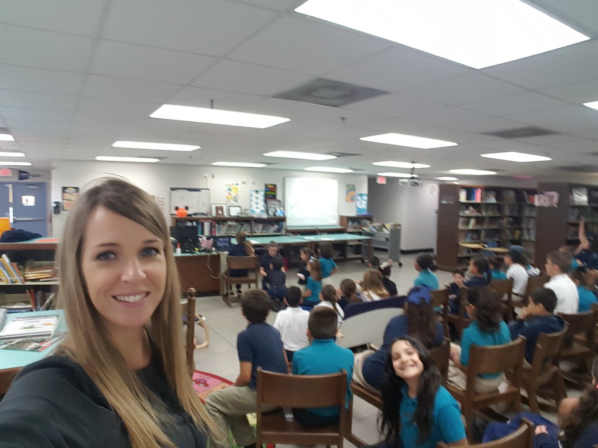 Angy_hp's tweet photo. Seguimos con #MysterySkype. Gran suerte de haber podido conectar desde Miami hasta España con los coles @GrupoSorolla! #SkypeaThon @MsEduEsp https://t.co/i9vHE6FSZv
