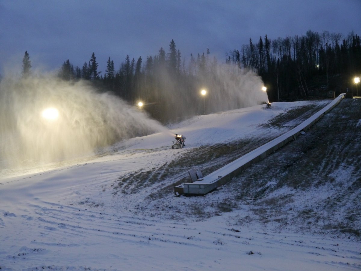 VistaRidgeSnow's tweet photo. #snowmaking #OpeningSoon https://t.co/CGK8rQZplk