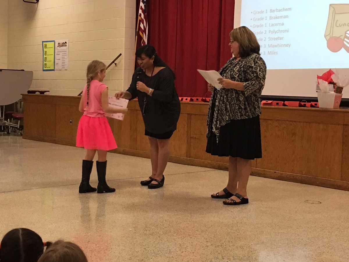 MrsLacerna's tweet photo. Our class earned a certificate for working hard to get our Golden Spoon for 8 weeks straight! 👏🏼👏🏼👏🏼 #RAMScode https://t.co/CWNBofeHIB