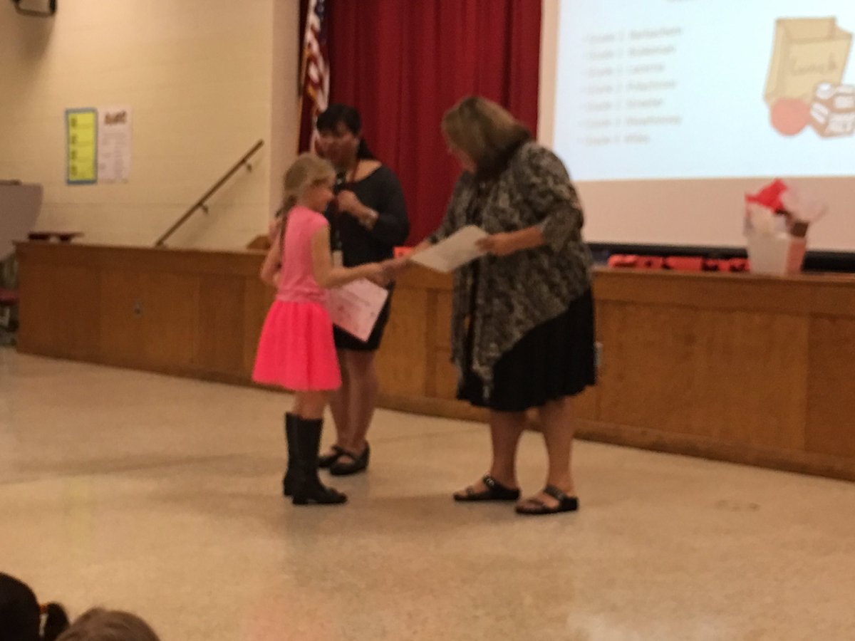 MrsLacerna's tweet photo. Our class earned a certificate for working hard to get our Golden Spoon for 8 weeks straight! 👏🏼👏🏼👏🏼 #RAMScode https://t.co/CWNBofeHIB