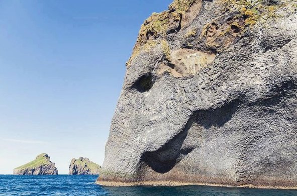 shopivoryella's tweet photo. elephant shaped rock in iceland! how amazing is this? 🐘🙌🏻✨ #savetheelephants 😍 https://t.co/khu9hbmzG8