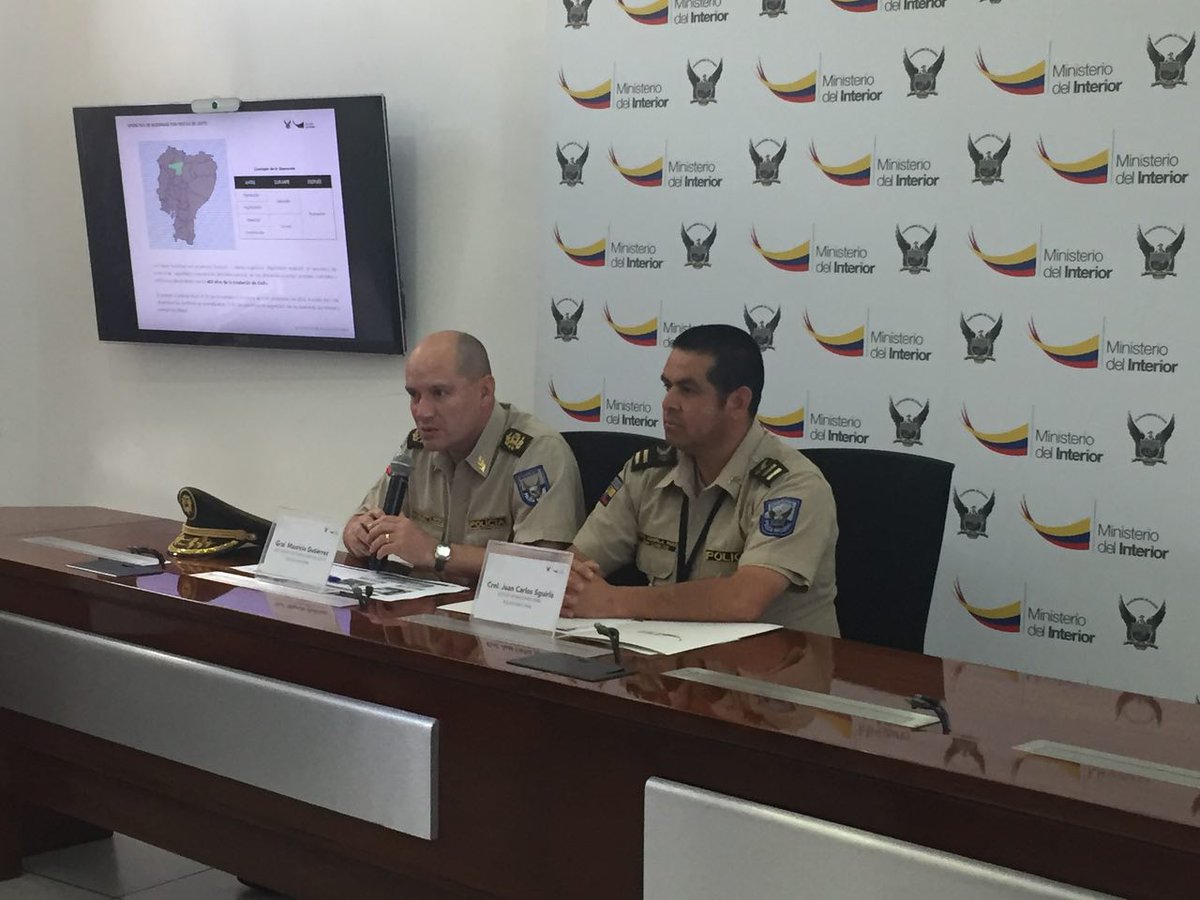 PoliciaEcuador's tweet photo. Presiden #GralDGutiérrez, #CmdteDMQ y #CrnlSguirla, jefe de operaciones https://t.co/uymX9pMe3g