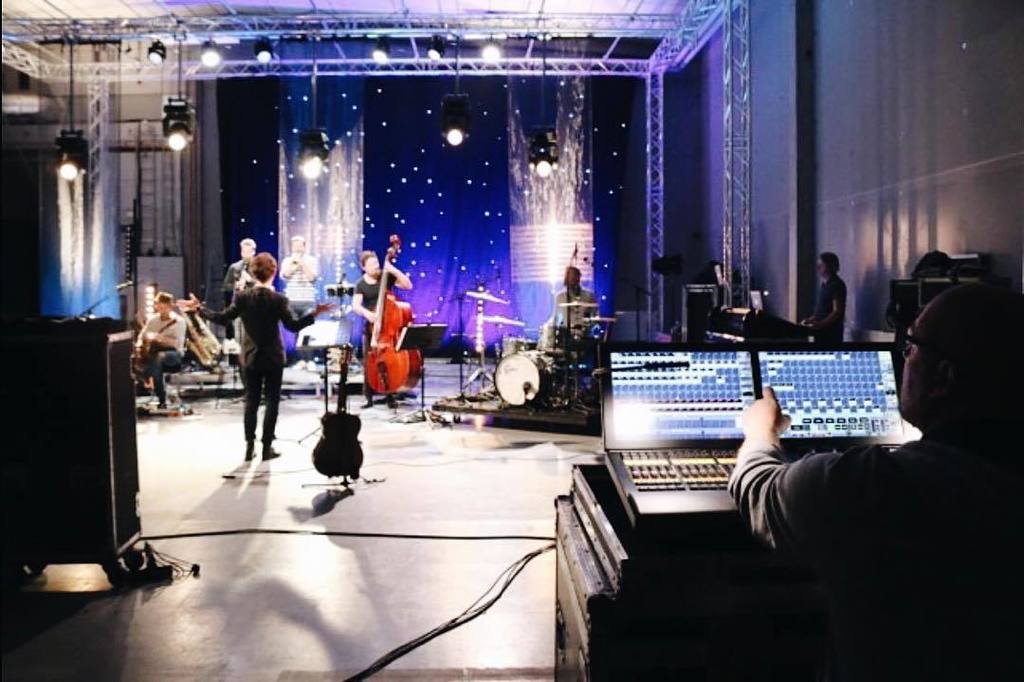 Lifeline tweet media