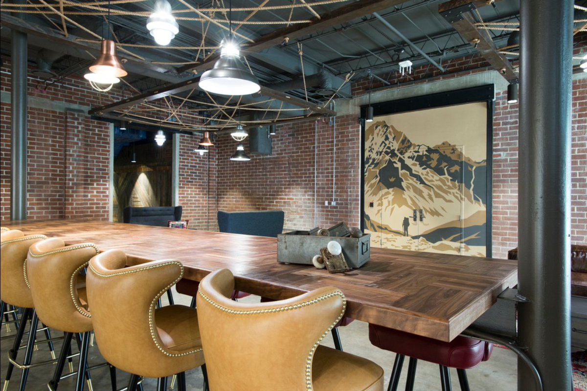 EZeeCommClean's tweet image. Check out these awesome "after" shots of a job we completed in October 2016 at @MasoniteDoors in Ybor City! We totally want to hang out!