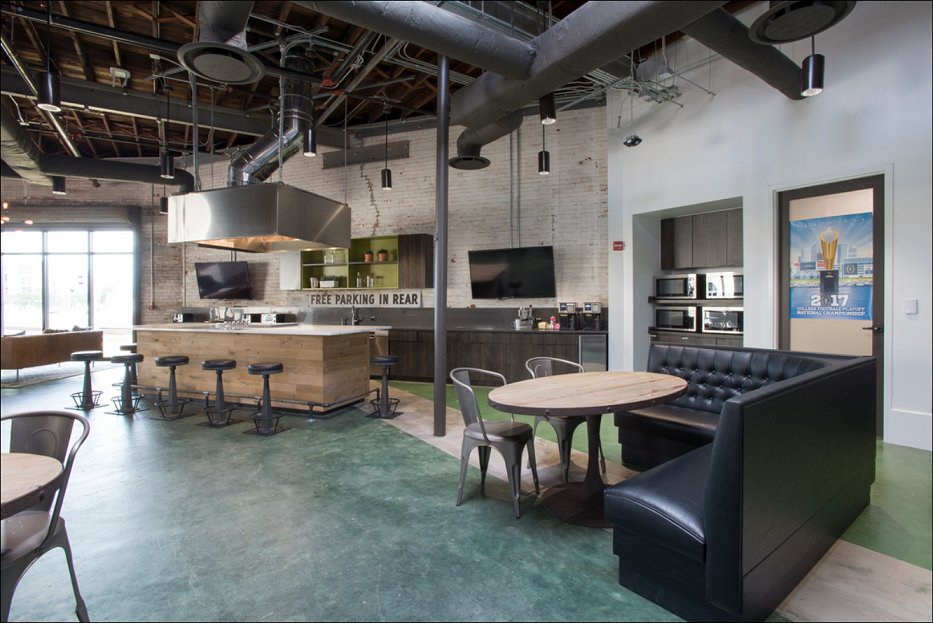 EZeeCommClean's tweet image. Check out these awesome "after" shots of a job we completed in October 2016 at @MasoniteDoors in Ybor City! We totally want to hang out!