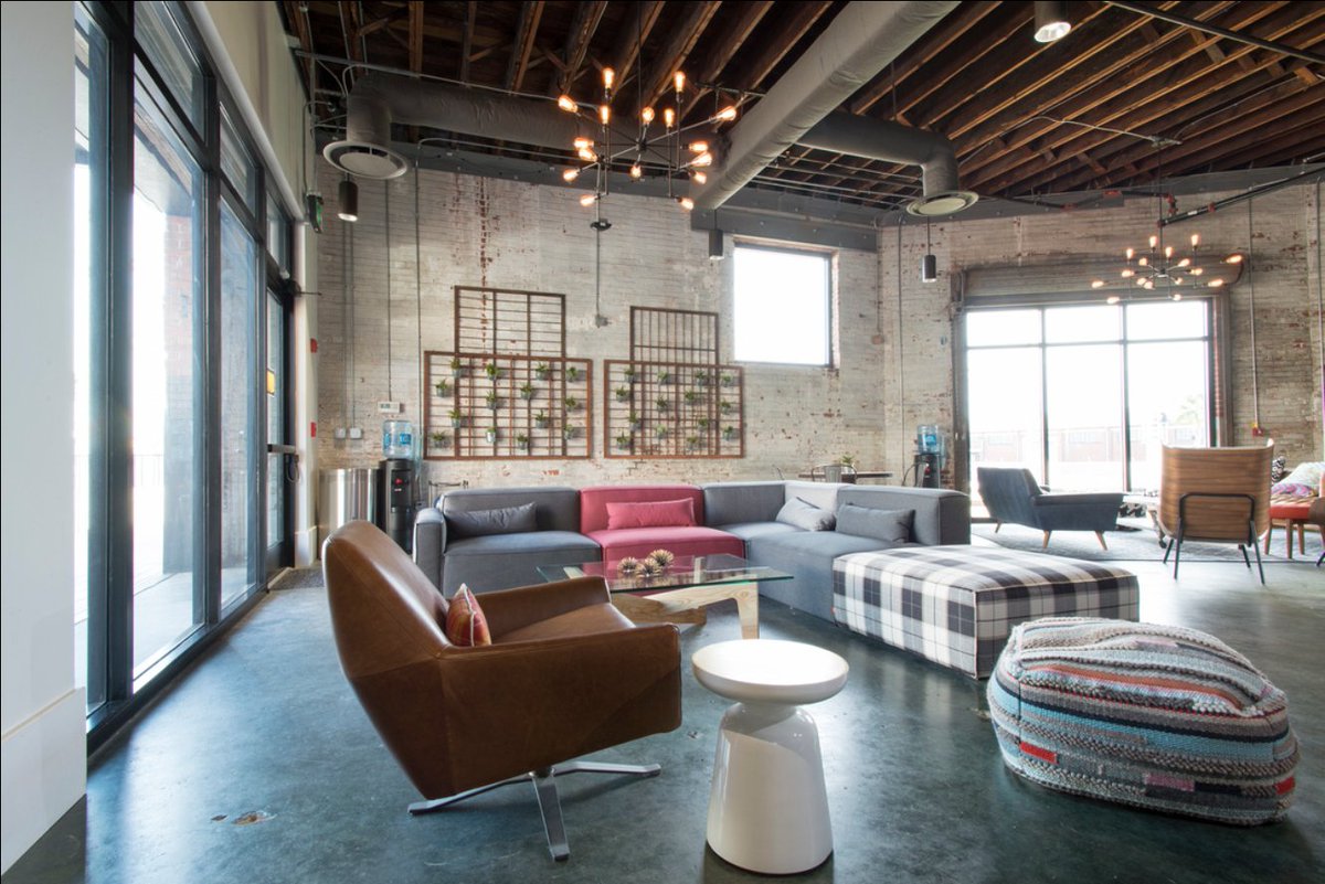 EZeeCommClean's tweet image. Check out these awesome "after" shots of a job we completed in October 2016 at @MasoniteDoors in Ybor City! We totally want to hang out!