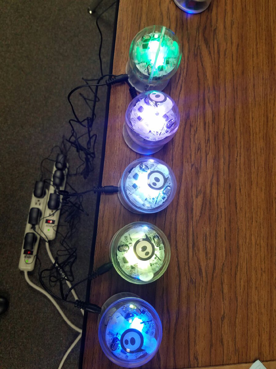 MillCreekEPIC's tweet photo. #MCPBL #engineers discovered robot programming today!! #Sphero @Sphero #pbl #Engineering π€π https://t.co/Ew9vrRxgbt