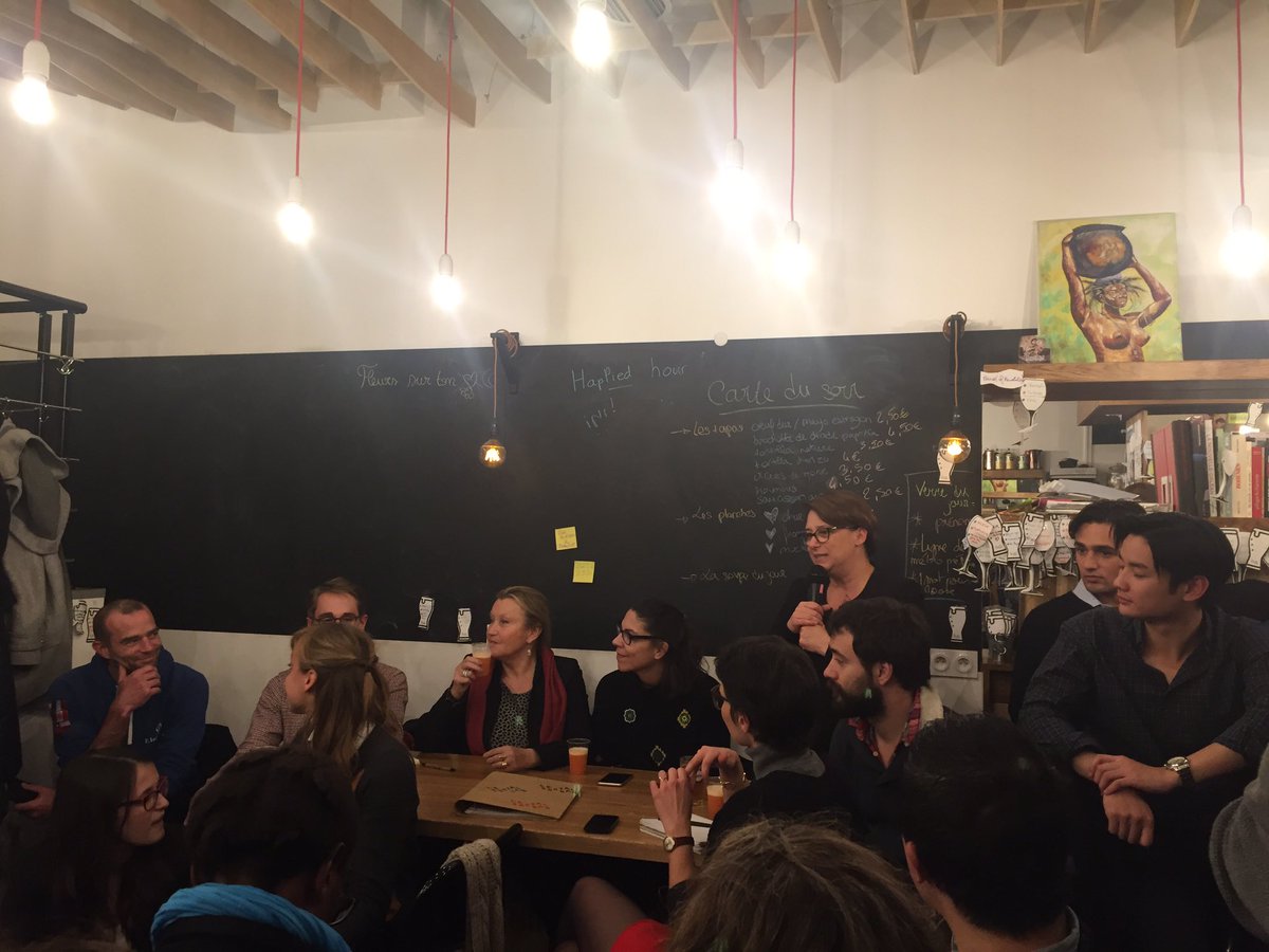 Finir le mois de l'#ESS avec la présentation de 10 projets étudiants au @SocialBarParis pour le dernier #cafEcoESS de l'année ! 👏🏻🎓