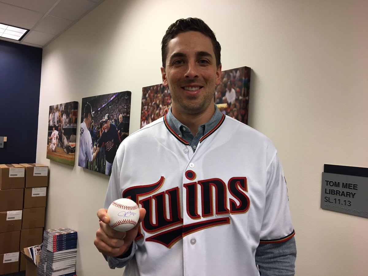 Thanks for your questions, #MNTwins fans! RT for a chance to win a signed ⚾️ from @J_Castro15. https://t.co/ERM6ugXZt8