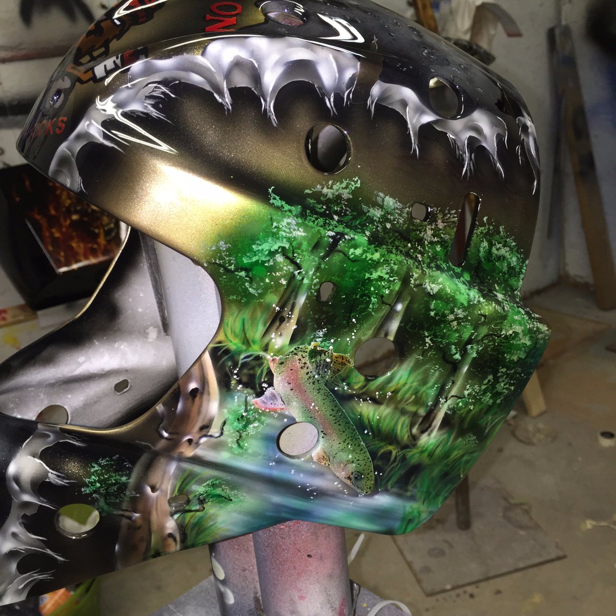 MuskegonJacks's tweet photo. Check out @kpetro99's new bucket!!!! Custom paint job done by @travis23886236 at Skullfire Airbrushing! #GoJacks https://t.co/trMhUaifSn