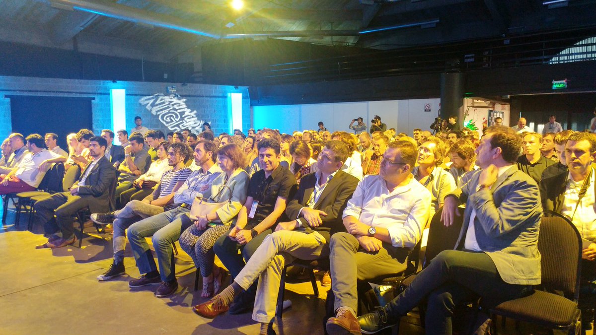 adrybustamante's tweet photo. Gran cierre de año con #StartupnightBA gracias @LPasarello @hcuervo @carocueliche https://t.co/AGOkObKvPK