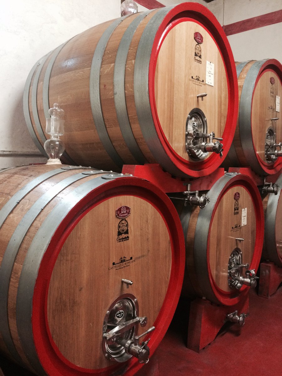 Wouldn’t it be great to have a barrel of your own? Happy #winewednesday !#winelover  #humpday