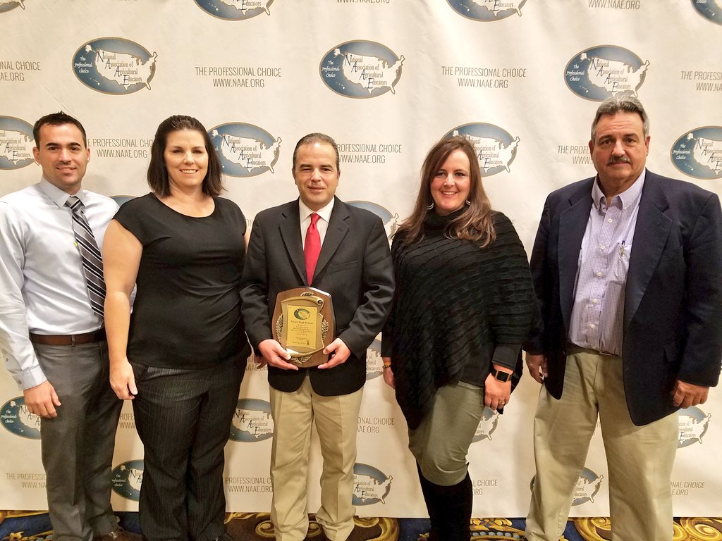 FFAWest's tweet photo. Congrats to @CalAgTeachers @TulareFFA agriculture program recognized as the #NAAE16 outstanding ag ed program for the western US! https://t.co/cWfjSam2wt
