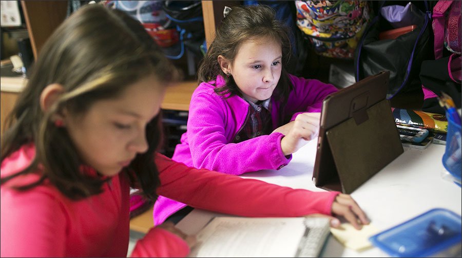 How should reading be taught in the digital era? #RethinkingLiteracy edweek.org/ew/articles/20…