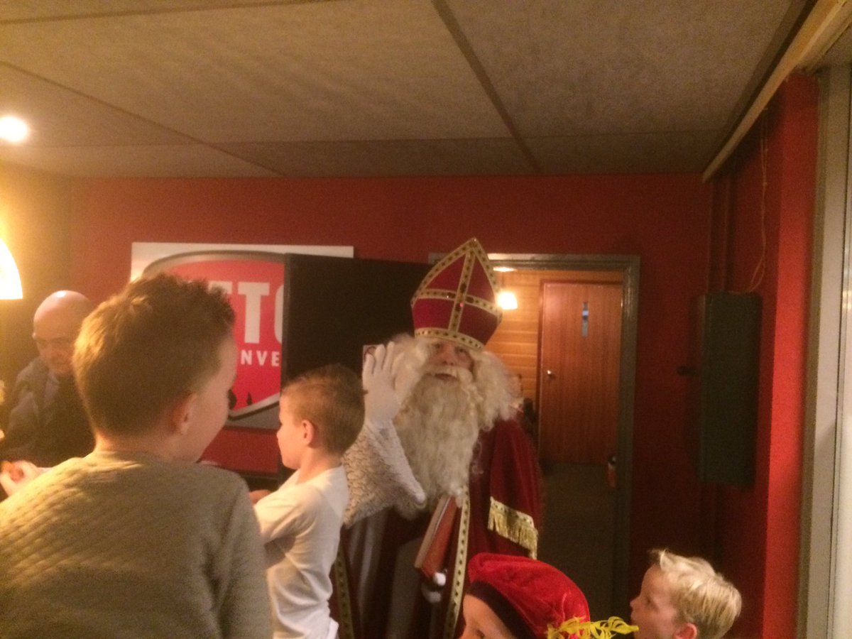 detojeugd's tweet photo. Lang verwacht, toch gekomen. Sinterklaas is ook bij DETO aangekomen. https://t.co/5Iw8eciCF4