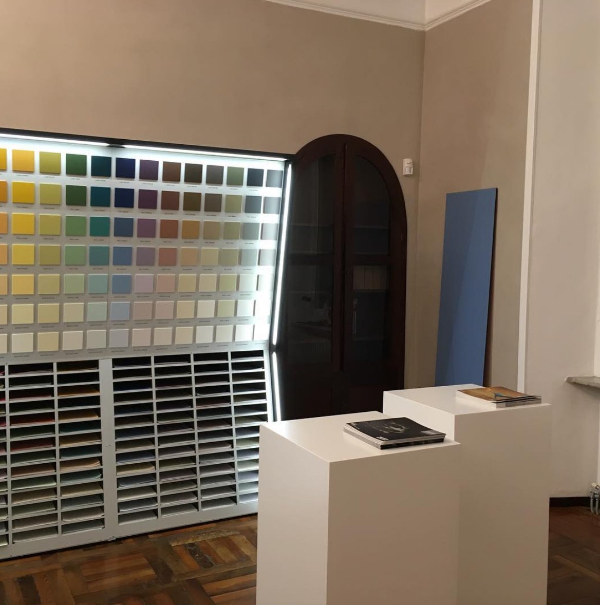 SikkensIT's tweet photo. Sul nostro profilo #twitter condividiamo #tendenze e #ispirazioni sul #colore. https://t.co/Bn4zrpx0nE https://t.co/iY6E0TdhtP