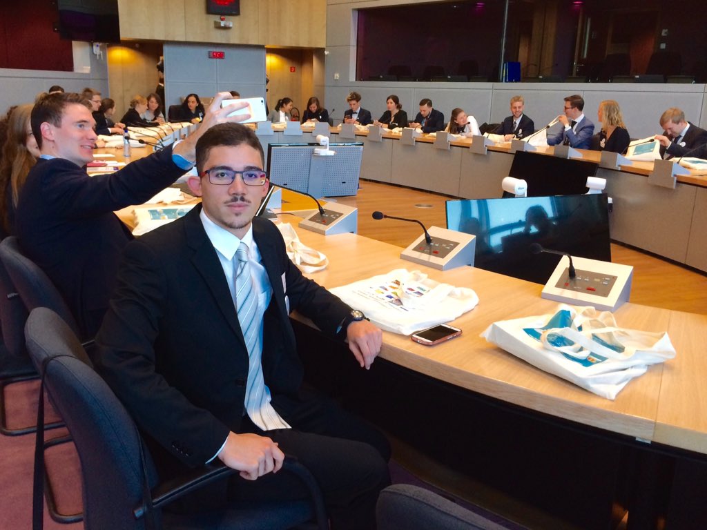hmartelb's tweet photo. We sat in the European Commission and learned how it works #Brussels #SeedsForTheFuture @HuaweiSpain @HuaweiEU https://t.co/R6CWjtdYqp