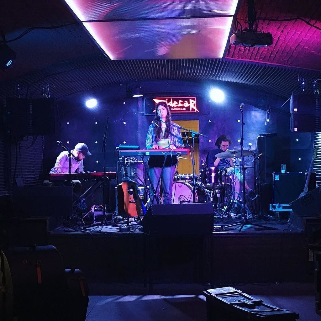 SIDECARbcn's tweet photo. Ya tenemos a @weyesblood y su banda probando sonido para ofrecernos un CONCIERTAZO! Os rec… https://t.co/DtvoaOOalj https://t.co/9NETeyz6bY