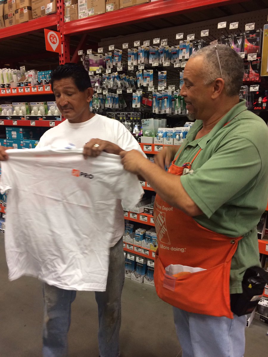 theDAlsobrooks's tweet photo. Marvin knows how to give that excellent customer service. And turn the competition upside down! @mab0219 https://t.co/kNRfpCn8bm