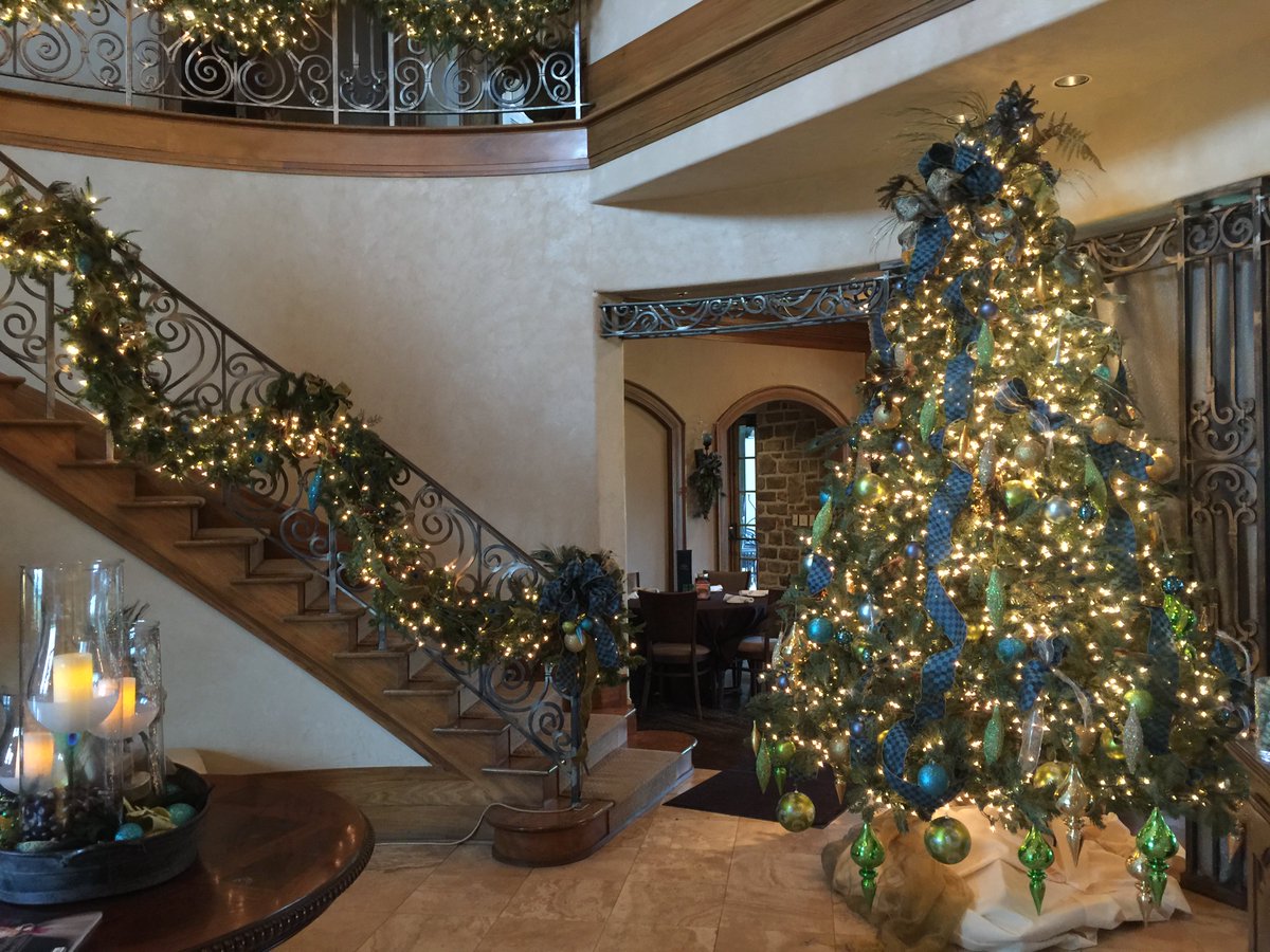 It's beginning to look a lot like Christmas at Pinnacle! #ChristmasTree #grovecityohio #holiday2016