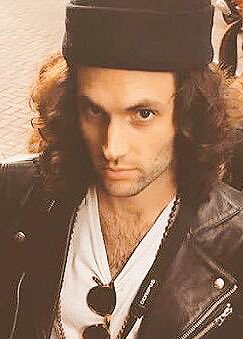dylanobrienpage's tweet photo. @PennBadgley not on drugs😍 vs @PennBadgley on drugs😷. #wtf #tragic https://t.co/1fKQS2gYPz