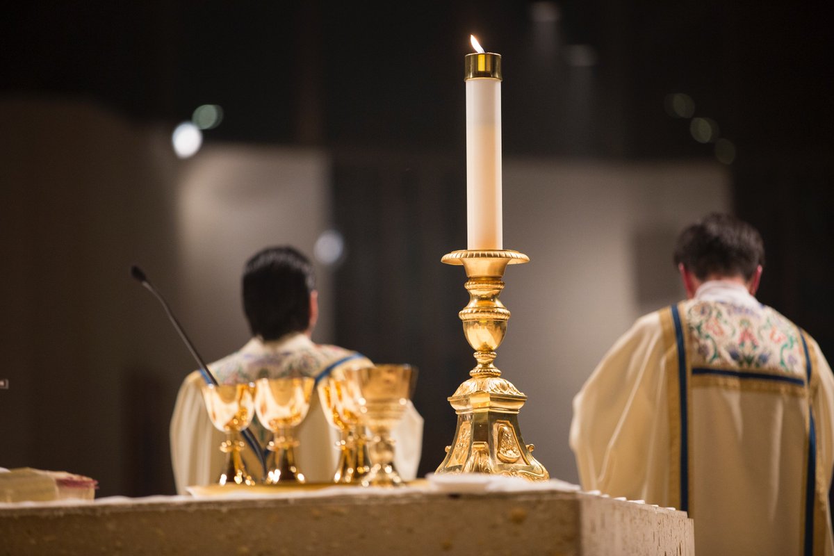 Our Lady of Mercy will leave The Light On For You! The Sacrament of Reconciliation is available tonight from 6:00-7:30 pm.

#mercy
