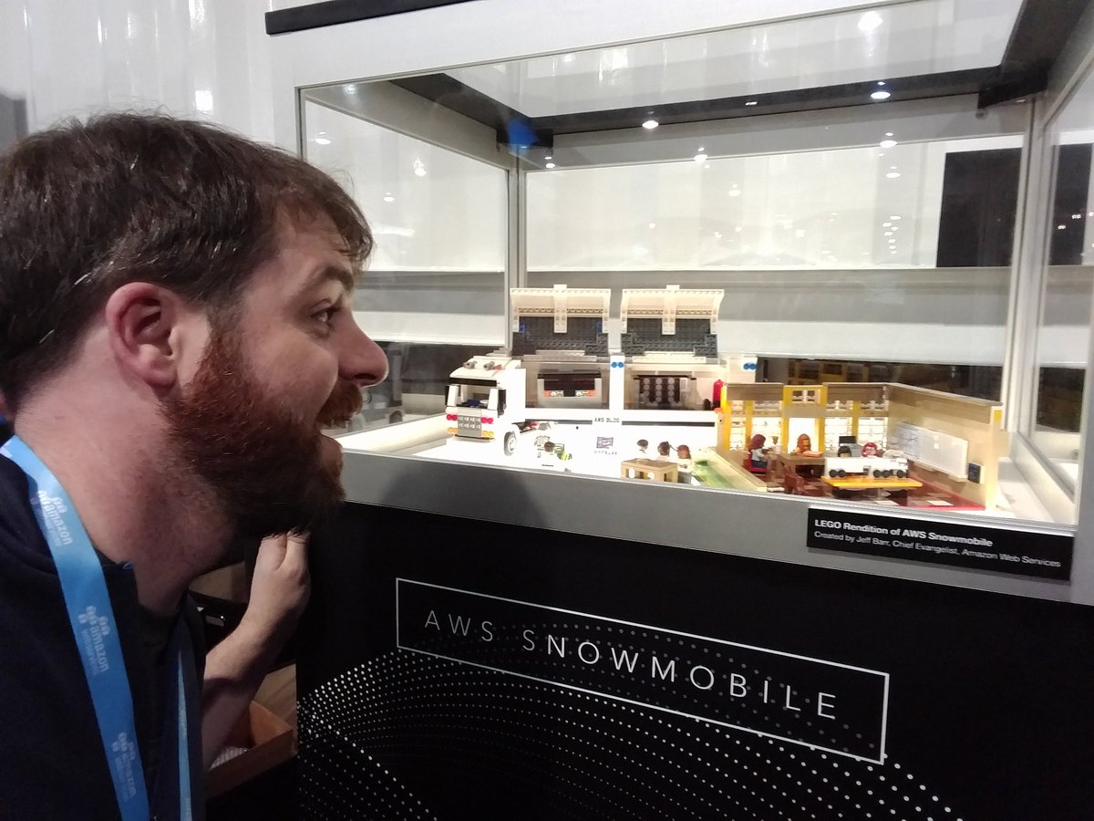 andrewjroth's tweet photo. Snowmobile to ship data... Lots of data. #awssnowmobile #AWSPromotion https://t.co/XiH1fYMAaM