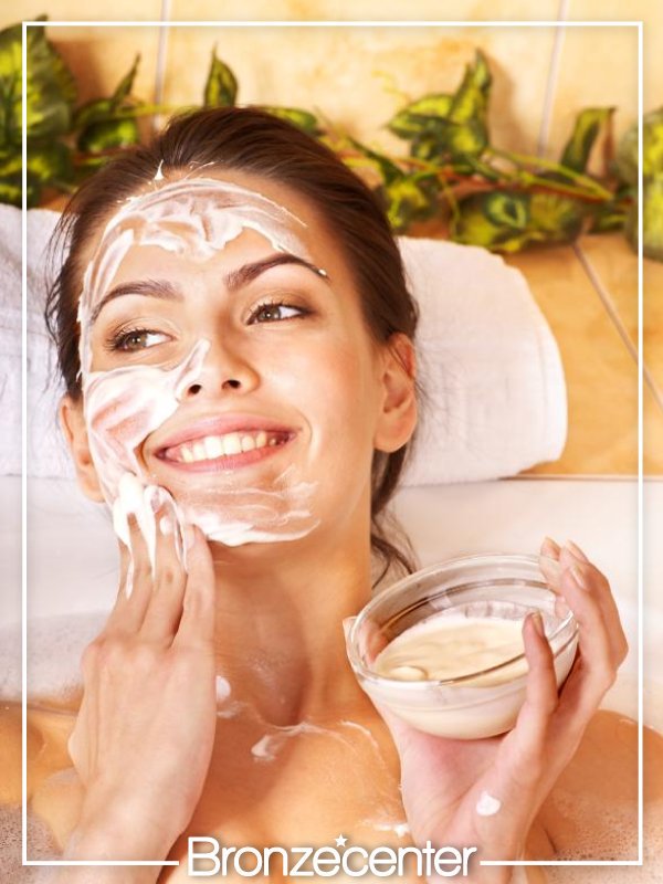BronzeCenter's tweet photo. Se acerca la temporada fría! Evita la resequedad en tu piel hidratándola adecuadamente con crema corporal! #TipsBC https://t.co/f99cltHaU1