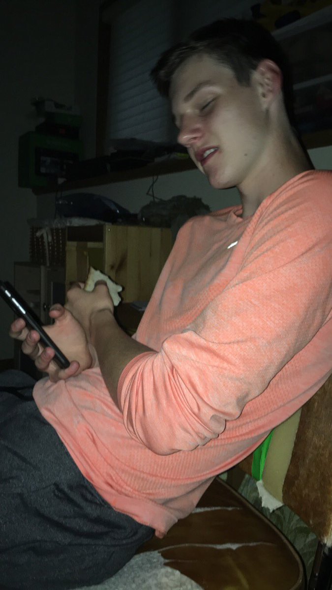 Ckuhry99's tweet photo. Happy birthday to a long time bro @johnsonscotty_ stay huge😈💯📦💨 #original #breadin https://t.co/EiK57I6QK9