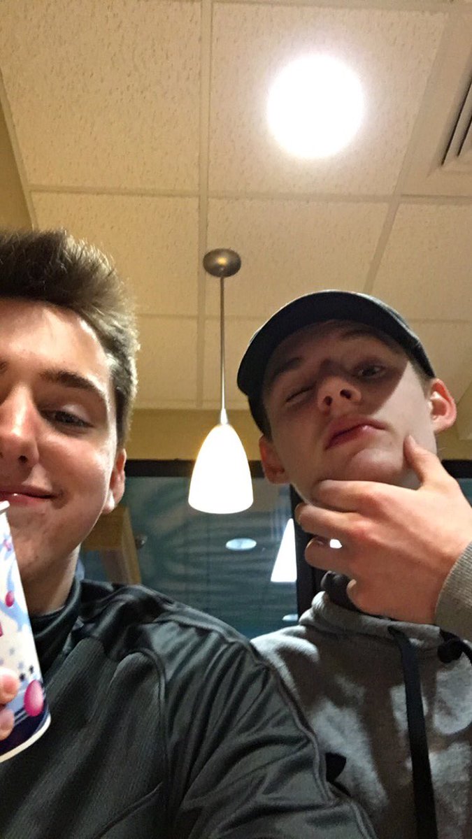 Ckuhry99's tweet photo. Happy birthday to a long time bro @johnsonscotty_ stay huge😈💯📦💨 #original #breadin https://t.co/EiK57I6QK9