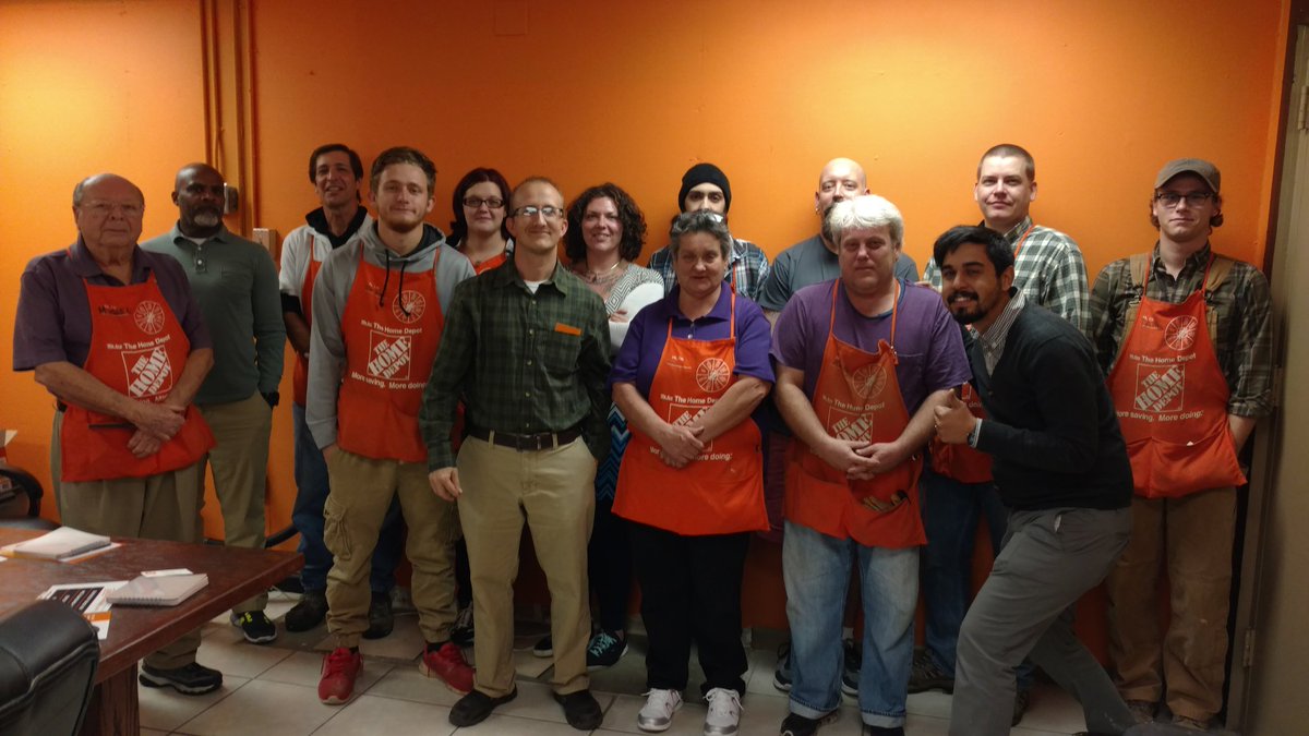 robertvupton's tweet photo. 3645 orientation with all new associates #HomeDepot https://t.co/pSvNB9Z2BX