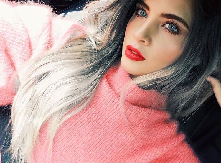 DannaTorresCQ_'s tweet photo. So cool🤓👛👑💋🌸 https://t.co/VBhxrFSUWP