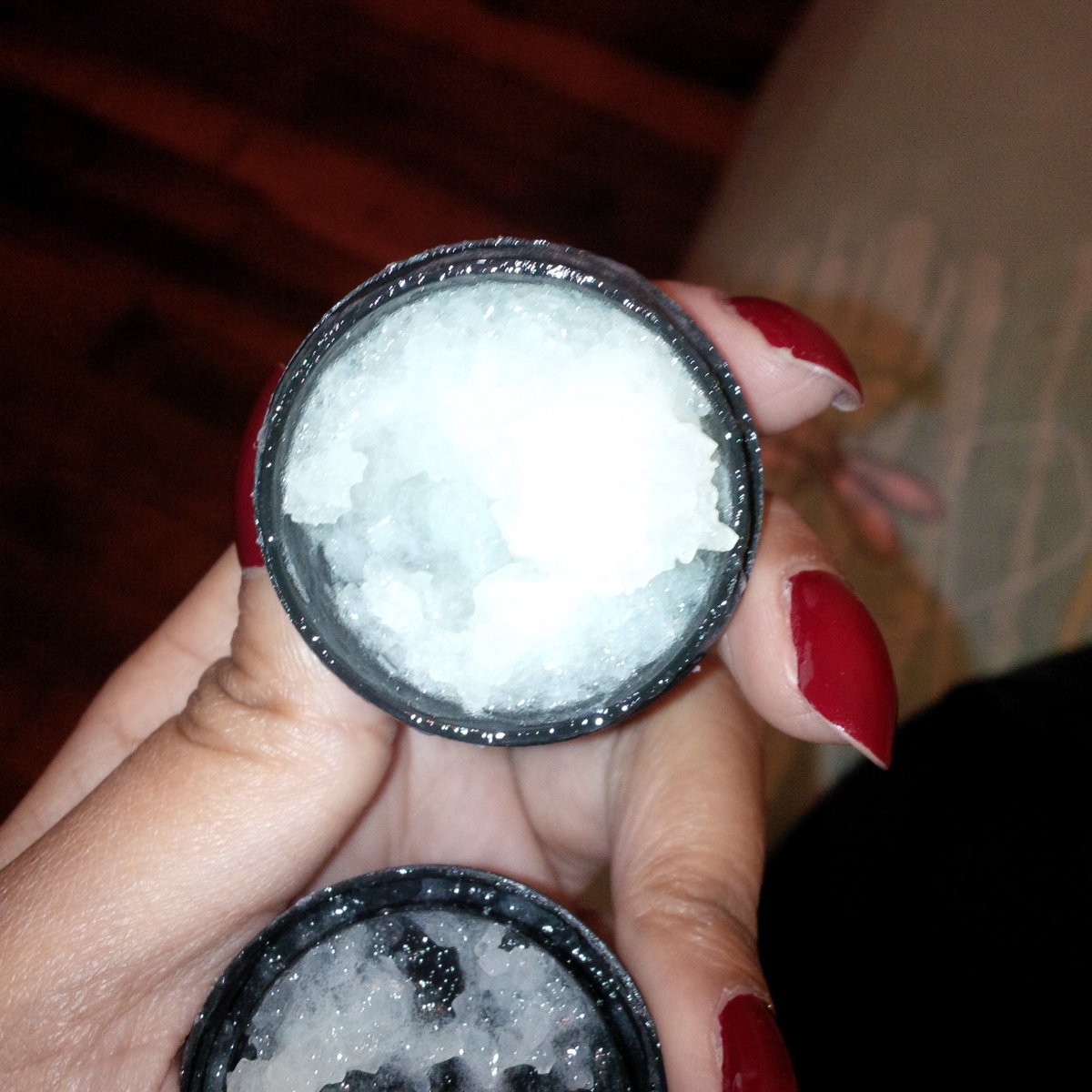 JKnightclub's tweet photo. Such a good suprise #bigshampoo just EXCELLENT😍 new sensation when u wash ur haïr smooth,shinny&volumising @LushFr https://t.co/ZVZlqu1kz9